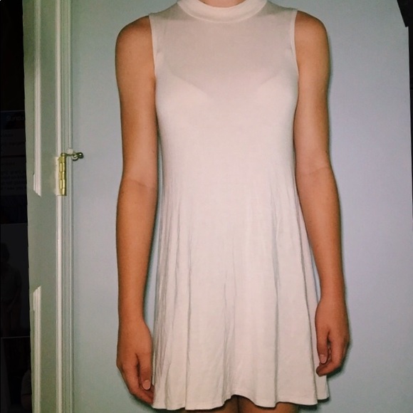 Stylish flowy dress - Picture 1 of 2